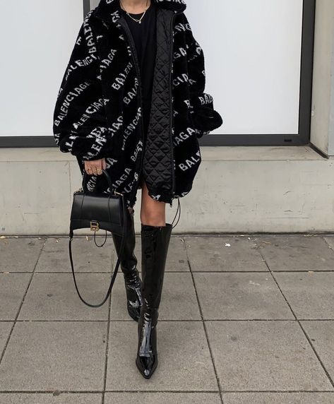 Ivona Zupet, Balenciaga Coat, Fem Fashion, Looks Black, Seminyak, Look Fashion, High Boots, Autumn Winter Fashion, Fashion Inspo Outfits