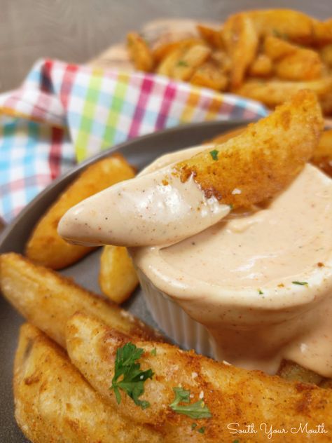 Shut Yo Mouth Fry Sauce! A zesty dipping sauce somewhere between Freddy’s Fry Sauce and Chick-Fil-A Sauce made with a splash of pickle juice, that’s perfect for everything from French fries to chicken tenders to burgers to fried shrimp! Dipping Sauces For Fried Fish, Shut Yo Mouth Sauce, Fried Shrimp Dipping Sauce, Sauce For Fried Chicken, Chicken Dipping Sauce, Fish Dipping Sauce, Dipping Sauce Recipes, French Fry Sauce, Roasted Potato Wedges