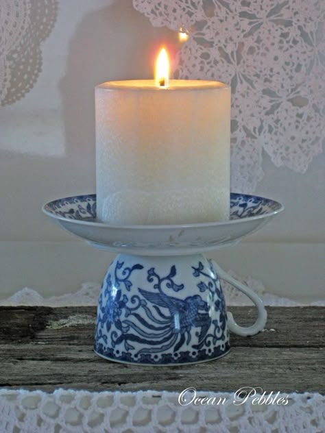 Tea Cup/Saucer Candle Holder *Clever! (Photo only) Teacup Crafts, Teacup Candles, Cup Crafts, White Plate, Vintage Tee, Vintage Tea, Crafty Stuff, Crafty Things, Decoration Table