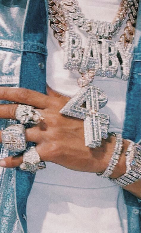 Rapers Jewelry, Rappers Chains Aesthetic, 4pf Wallpaper, Lil Baby Rapper, Designer Jewelery, Wealthy Lifestyle Luxury, Chanel Aesthetic, Nail Decals Diy, Dope Jewelry Accessories