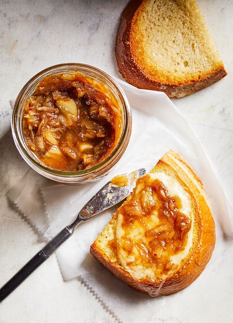 Caramelized Onion Jam, Onion Jam Recipe, Garlic Roaster, Garlic Balsamic, Cheese Appetizer, Sweet Onions, Onion Jam, Roasted Onions, Toasted Bread