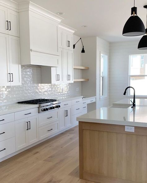 Simple Minimalist Kitchen, Oak Floor Kitchen, Kitchen Light Fixtures, White Oak Kitchen, Dream Kitchens Design, Kitchen Light, White Kitchen Design, Instagram White, Kitchen Inspiration Design