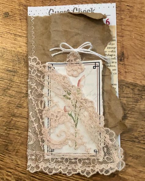 Diy Journals, Junk Journal Tags Ideas, Junk Journal Tags, Handmade Journals Diy, Lace Crafts, Diy Journal Books, Embellishment Diy, Art Journal Therapy, Mini Journal