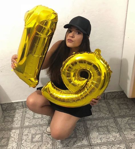 1.9 🖤🤘🏽 Number Balloons Photoshoot, Birthday Balloons Pictures, 18th Birthday Party Themes, 18th Birthday Decorations, 21st Birthday Photoshoot, Cute Birthday Pictures, Happy Birthday Girls, Birthday Post Instagram, Creative Photoshoot Ideas