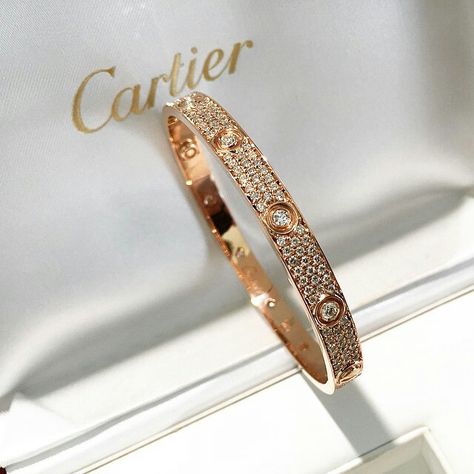 Unique Gold Jewelry Designs, Dope Jewelry Accessories, Diamond Bracelet Design, Expensive Jewelry Luxury, Cartier Bracelet, Luxe Jewelry, Jewelry Accessories Ideas, Gold Bangles Design, Dope Jewelry