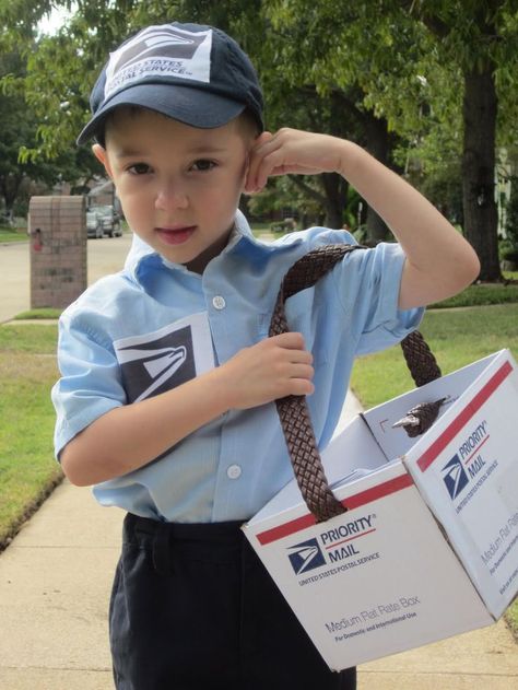 So cute... ‪#‎MailKid‬ ‪#‎MailBoy‬ ‪#‎USPostalService‬ ‪#‎USPS‬ ‪#‎PriorityMail‬ US Postal Service Mailman Outfit, Postal Worker Costume, Mailman Costume, Disfraz Diy, Custome Ideas, Halloween Pics, It's December, Dramatic Play Preschool, Halloween Costume Party