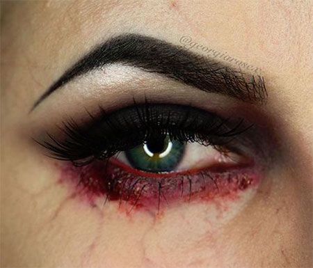 Maquillage Halloween Simple, Halloween Make-up Looks, Halloweenský Makeup, Vampire Makeup, Halloween Eye Makeup, Amazing Halloween Makeup, Halloween Makeup Inspiration, Halloween Eyes, Halloween Makeup Tutorial