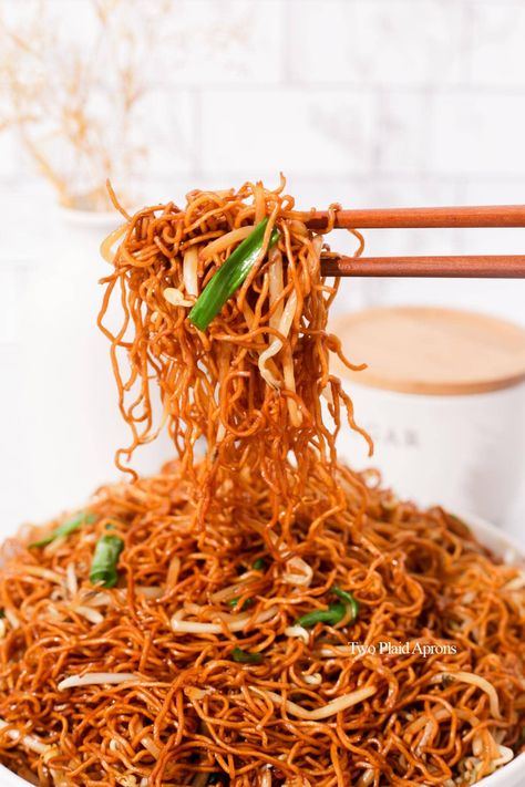 Cantonese Chow Mein Recipe, Cantonese Chow Mein, Chipotle Pasta, Plaid Apron, Chinese Chicken Recipes, Homemade Chinese Food, Chow Mein Recipe, Pork Dumpling, Chow Mein Noodles