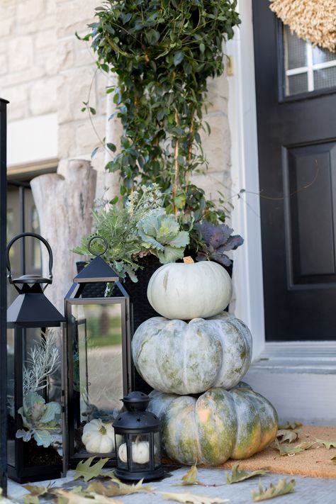 Outside Fall Decorations, Fall Front Porch Decor Ideas, Fall Front Porch Ideas, Outside Fall Decor, Front Porch Decor Ideas, Fall Decor Inspiration, Fall Planters, Fall Front Porch Decor, Rustic Fall Decor