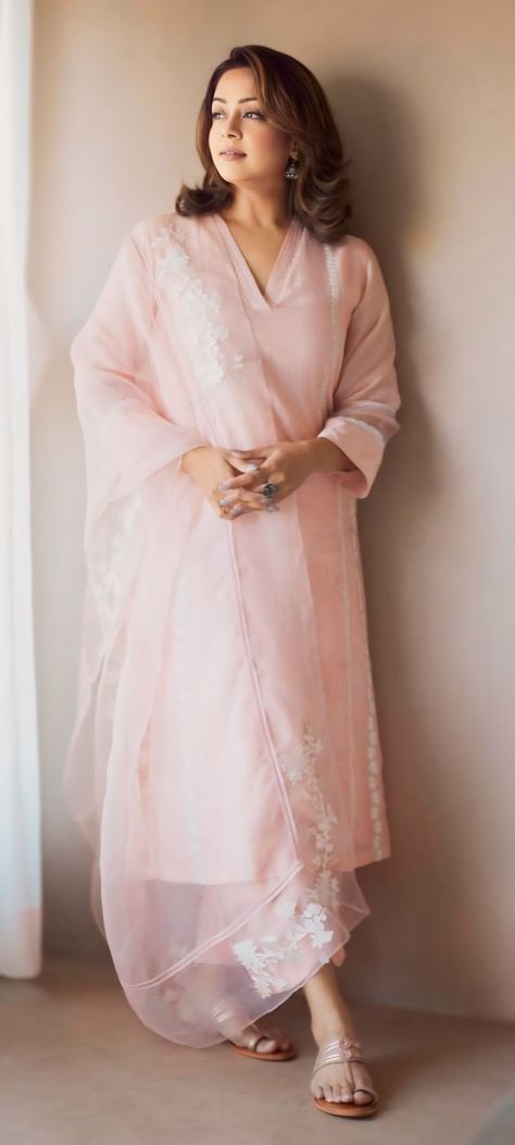 Feminine Chikankari Embroidery Sets For Wedding, Spring Wedding V-neck Sets, V-neck Wedding Sets For Spring, Organza Suits Indian, Eid Pink Georgette Unstitched Suit, Fitted V-neck Dupatta, Pink Organza Unstitched Suit Straight Kurta, Pink Semi-stitched Lawn Suit With Straight Kurta, Pink Semi-stitched Georgette Unstitched Suit