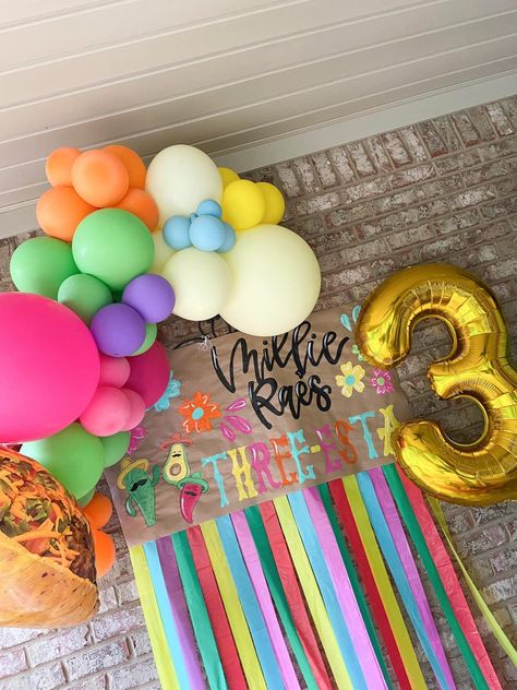 Happy Fiesta Banner, Pto Back To School, Brown Paper Sign, Painted Banners, Taco Bar Party, August Birthdays, Creative Signage, Grad Banner, Birthday Painting