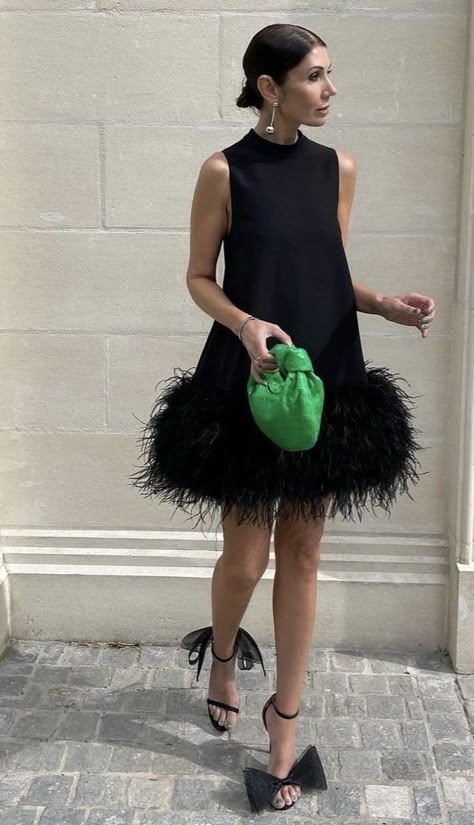 Classy Black Mini Dress, Feather Dresses, Black Dresses For Women, Black Feather Dress, Italian Chic, Couture Candy, Black Prom, Stylish Party Dresses, Classy Fashion