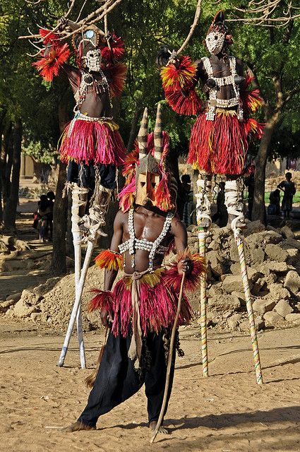 Dogon Tribe Art, Dogon People, Dogon Tribe, African Voodoo, Mask Dance, African Dance, Concept Clothing, Afrocentric Art, African People