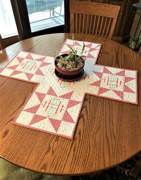 Quilting Digest, Table Topper Patterns, Quilted Table Runners Patterns, Holiday Table Runner, Quilted Table Toppers, Traditional Table, Table Runner And Placemats, Table Runner Pattern, Star Crossed