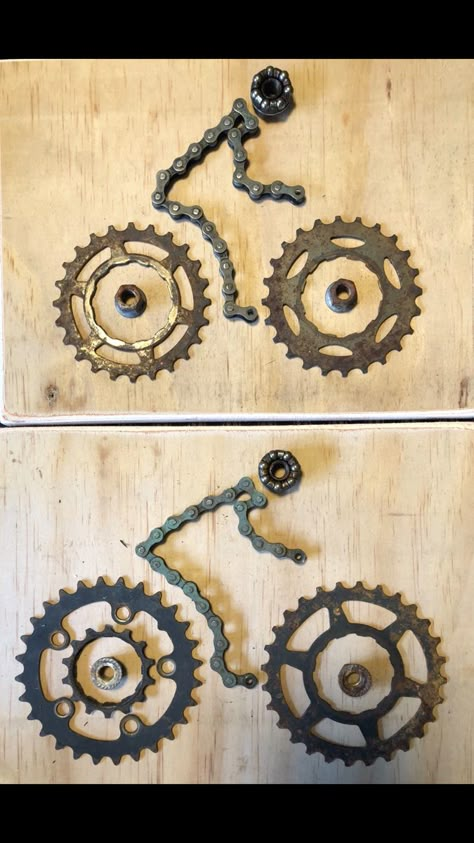 Bicycle Gear Art, Bike Art Recycled, Bicycle Art Diy, Bike Parts Art, Bike Chain Art, Bicycle Parts Art, Mechanic Shop Decor, Bicycle Crafts, Recycled Bike Parts