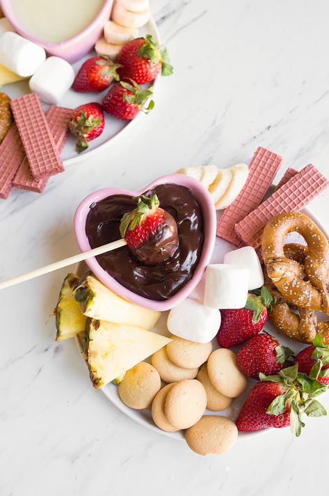 Easy Chocolate Fondue for Two. Perfect chocolate fondue made with just two ingredients. Perfect Valentine's Day dessert for two. Valentines Day chocolate desserts for two. Chocolate Desserts For Two, Easy Chocolate Fondue, Fondue For Two, Desserts For Two, Valentines Day Chocolate, Valentines Chocolate, Easy Chocolate Desserts, Fondue Recipes, Valentines Day Chocolates