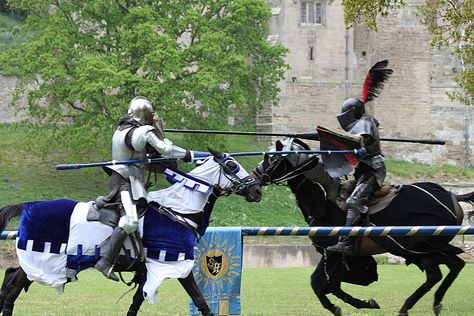 Jousting at Warwick Castle: The Knights of Middle England Object Heads, Warwick Castle, Crusader Knight, History Taking, Medieval Armor, Medieval Knight, Figure Poses, Fantasy Armor, Action Poses