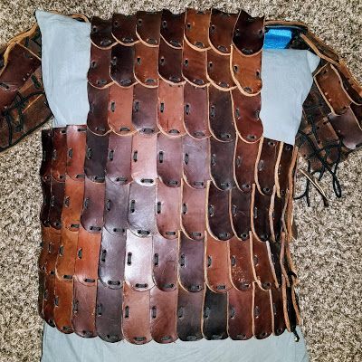 Lamellar armor, back Anachronistic Fashion, Lamellar Armor, Viking Clothing, Fantasy Fashion, Vikings, Wardrobe, Leather