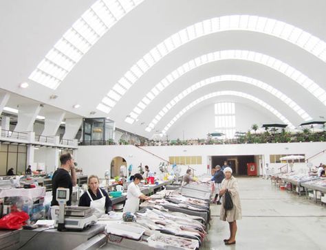 The fish market in Matosinhos, Porto Wet Market Design, Fish Market Design, Fish Market Aesthetic, Fish Market Architecture, Bazaar Market, Japanese Fish Market, Wet Market, Mumbai Fish Market, Seattle Fish Market