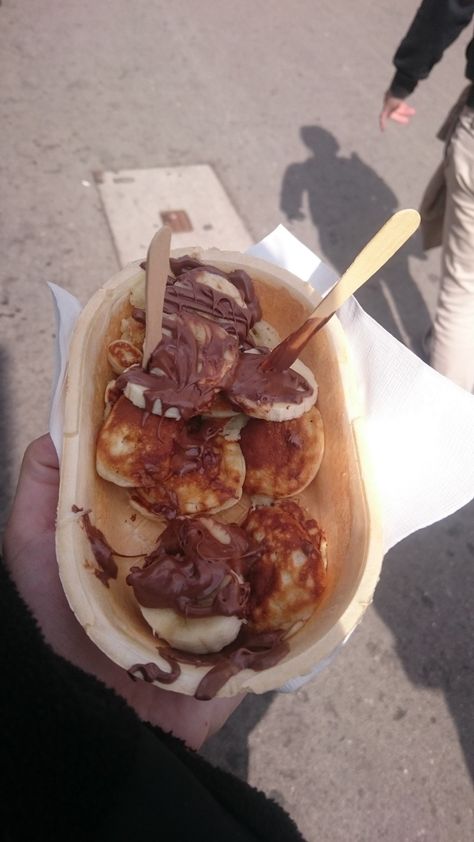 Small pancakes with Nutella and Banana at the Oktoberfest in Munich 2017.   Travel | Germany | Europe | Bucket List | Culture Travel | Food  #travel #oktoberfest #foodporn #foodie #europe #bucketlist Food In Germany, Small Pancakes, Nutella And Banana, Germany Food, Europe Bucket List, Travel Germany, Drinking Around The World, Munich Germany, German Food