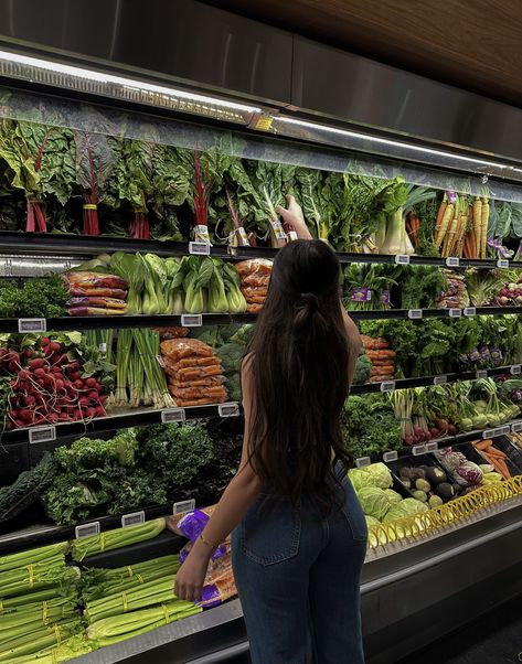 Grocery Shopping Aesthetic Friends, Supermarket Aesthetic Pics, Grocery Store Aesthetic Pictures, Grocery Store Pics, Green Grocery Store, Girl Grocery Shopping Aesthetic, Aesthetic Grocery Store, Baking Photoshoot, Grocery Store Aesthetic