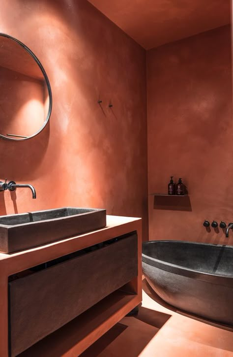 Terracotta Fashion, Terracotta Bathroom, Coloured Bathroom, Built In Vanity, Bold Bathroom, Concrete Effect Paint, Orange Bathrooms, Home Design Diy, Bathroom Red