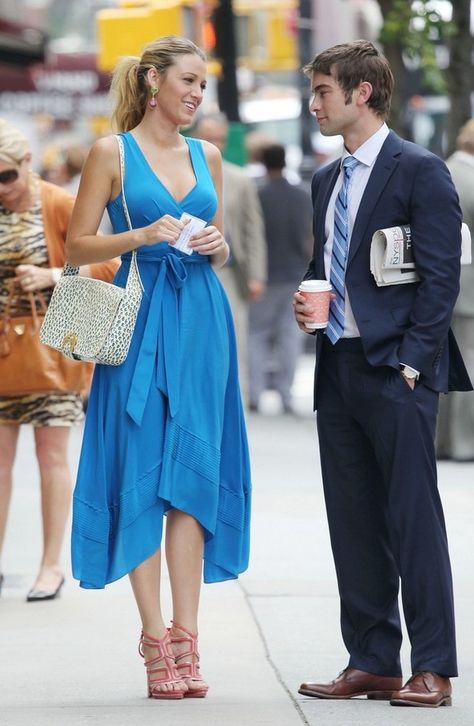 Sleeveless Wrap Dress Gossip Girl Outfits Serena, Chance Crawford, Blake Lively Dress, Gossip Girl Outfit, Mode Gossip Girl, Gossip Girl Style, Gossip Girl Outfits, Chace Crawford, Marc Jacobs Dress