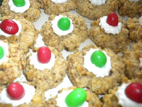 These cookies look so lovely on my cookie tray. For Christmas I use the green and red MAndM Peanut candy and for Easter I use the pastel MAndM peanut candy. You can use any color for that matter. Sitting Pretties Cookies, Peanut Sitting Pretty Cookies, Sitting Pretty Cookies Recipe, Peanut Cookies, Peanut Candy, Holiday Cookie Exchange, Pretty Cookies, Cookie Tray, Xmas Cookies