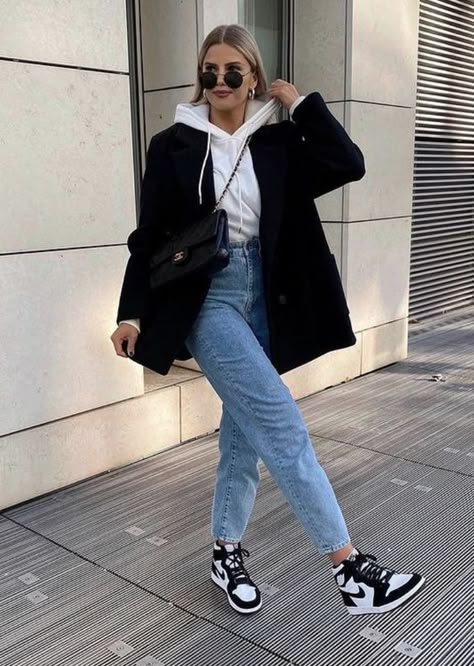 Style Airforce 1 Women Outfit, Airforce 1 Outfit Women Winter, Womens Nike Air Force 1 High Tops Outfit, High Top Pandas Outfits, Chic Jordan Outfit, High Top Jordans Outfit Sneakers Women, Panda High Dunks Outfit Women, Outfits For Women With Jordans, Airforce 1 Outfit Women Casual Winter