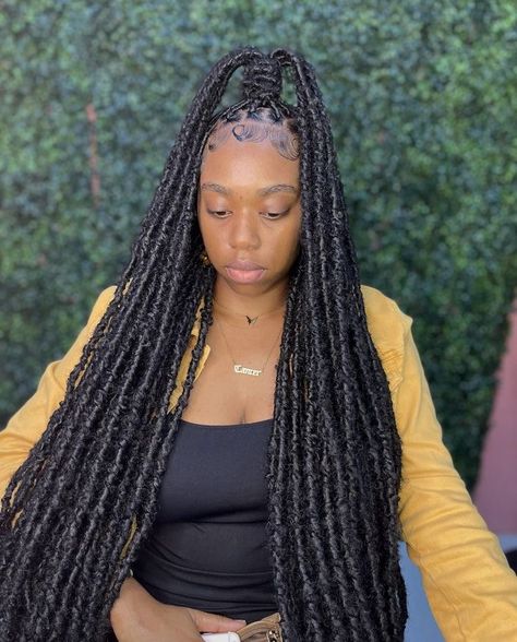 40 Inch Soft Locs, Long Faux Locs Styles, Large Faux Locs, Colored Faux Locs, Bonita Locs, Faux Locs Colored, Black Hair Protective Styles, Faux Locs Styles, Cute Box Braids