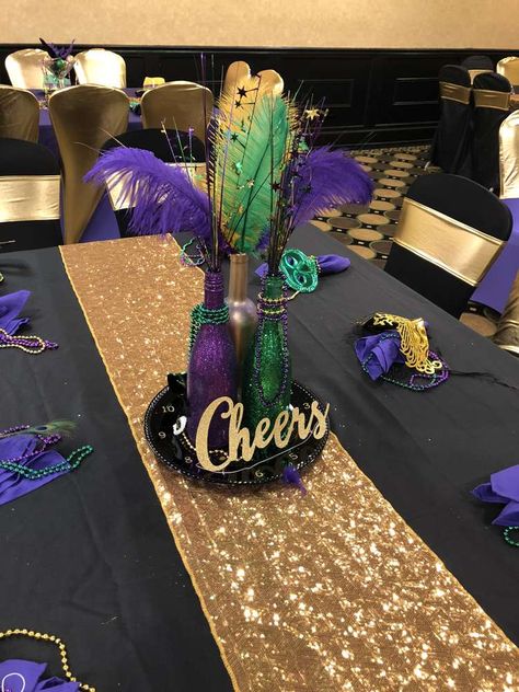 Madi Gras Party, Mardi Gras Snacks, Mardi Gras Wedding Theme, Mardi Gras Party Ideas, Mardi Gras Dinner, Mardi Gras Photos, Fat Tuesday Party, Mardi Gras Party Decorations, Madi Gras