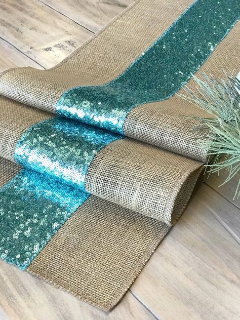 Runners For Tables Ideas, Mint Christmas Decor, Diy Table Runner Ideas, Table Runners Ideas, Table Runner Ideas, Table Runner Decor, Diy Table Runner, Mint Christmas, Christmas Decor Rustic