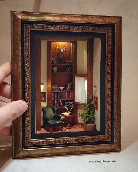 Room Box Miniatures, Box Frame Art, Miniature Artist, Bookshelf Art, Diy Shadow Box, Shadow Box Art, 3d Shadow Box, Miniature Rooms, Cardboard Art