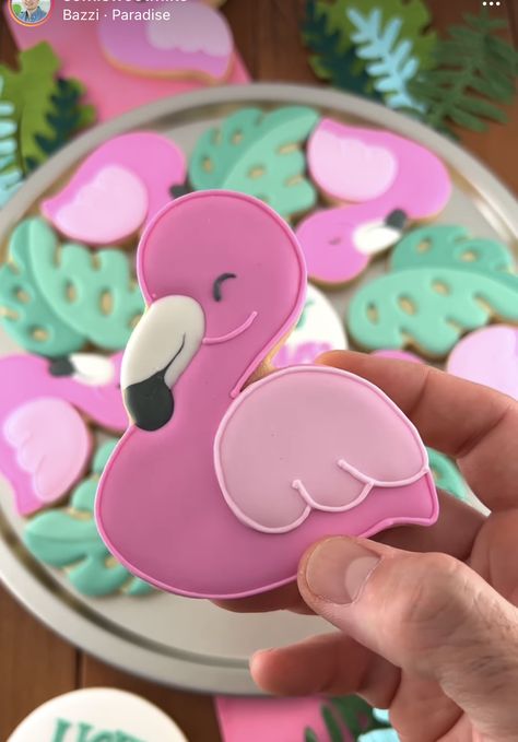 Flamingo Cookies Royal Icing, Flamingo Birthday Cookies, Flamingo Cookies Decorated, Flamazing Birthday, Flamingo Cookies, Flamingo Bachelorette, Tropical Cake, Flamingo Themed Party, Cookie Making