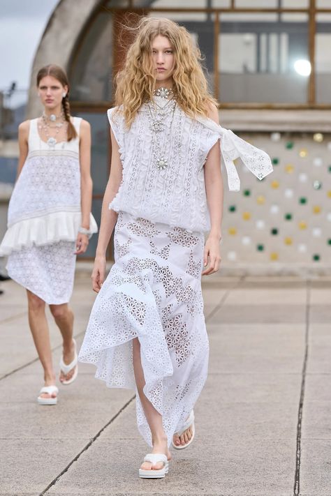 Chanel Resort 2025 Collection | Vogue Resort 2025, Chanel Resort, Embroidered Crop Tops, Y2k Boho, Fashion Aesthetics, Column Dress, Spring Fashion Trends, Feminine Design, Mode Inspo