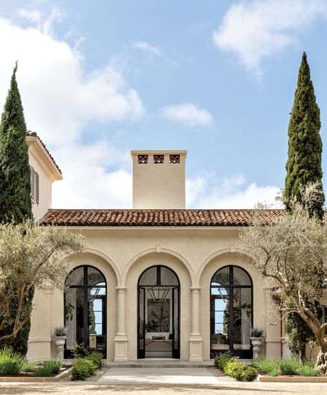 How This Montecito Home Embraces A Sense Of History — Luxe Interiors + Design Central Courtyard, European Doors, Mediterranean House, Villa Style, Spanish Architecture, Spanish Design, Italian Villa, Luxe Interiors, Spanish House