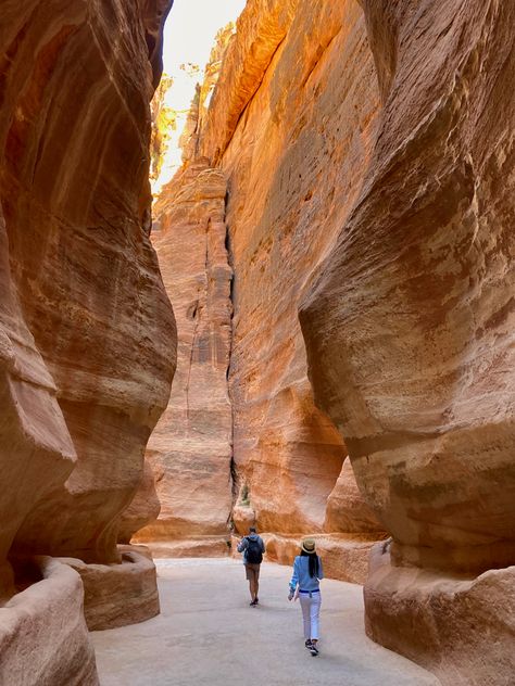 Desert Vacation Aesthetic, Jordan Travel Aesthetic, Petra Jordan Aesthetic, Jordan Aesthetic Country, Jordan Country Aesthetic, Petra Aesthetic, Places To Travel With Friends, Jordan Vacation, Jordan Desert