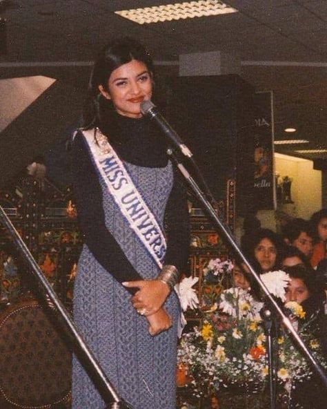 Miss Universe 1994, 90s Bollywood Actress, 90s Bollywood Fashion, Sushmita Sen, Unique Mehndi, Retro Bollywood, 90s Bollywood, Bollywood Photos, Miss India