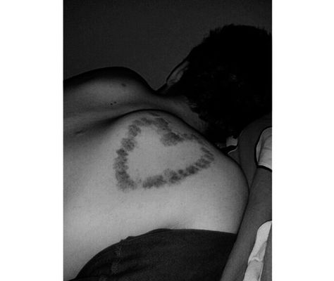 Image via We Heart It https://weheartit.com/entry/117503027 #goal #grunge #heart #hickey #Hot #lovebite Hickies Back, Heart Made Of Hickeys, Hot Grunge Couple, Love Bites Hickey, Neck Full Of Hickeys, Hickies Neck, Grunge Heart, Relationship Pics, Grunge Couple