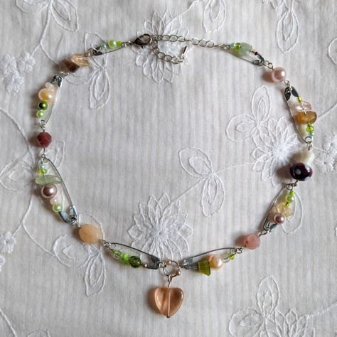 Fairy Core Jewelry Aesthetic, Cottagecore Necklace Aesthetic, Fairycore Necklace Aesthetic, Fairy Aesthetic Accessories, Fairycore Beaded Jewelry, 90s Whimsigoth Jewelry, Diy Cottagecore Jewelry, Fairycore Jewelry Diy, Fairy Core Bracelets