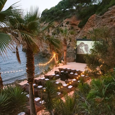 Ibiza Open Air Cinema - Movie Ibiza - Movies Sol Den Serra - Films Ibiza Rooftop Theater, Movie On The Beach, Open Cinema, Outdoor Meditation, Creative Kids Rooms, Geodesic Dome Homes, Open Air Cinema, Outdoor Cinema, Cinema Movie