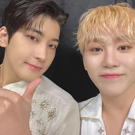 #wonwoo #seungkwan Wonwoo And Seungkwan, Seungkwan Selca, Jeonghan And Wonwoo, Wonwoo Selca, Wonwoo Seungkwan, Hd Icons, Vernon Chwe, Seventeen Wonwoo, My Beautiful Daughter