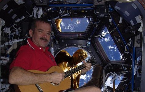 Chris Hadfield, Space News, Space Photos, Astronauts In Space, O Canada, Original Music, Original Song, International Space Station, Space Station