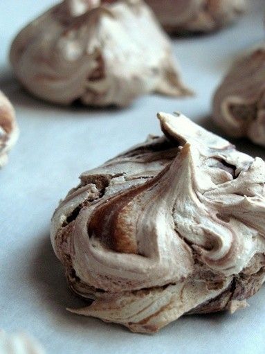 Nutella Meringue recipe #recipe #nutella #meringue Nutella Recipes, Think Food, Yummy Sweets, How Sweet Eats, Eat Dessert, Pavlova, Meringue, Just Desserts, Nutella