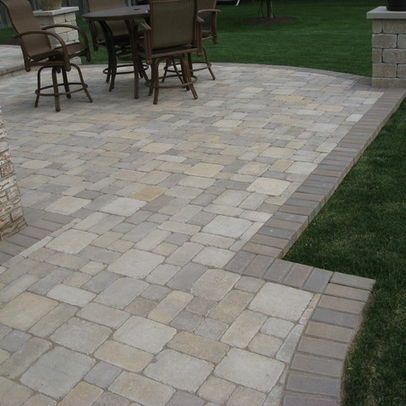 Patio Pavers – Realities to Know Before You Begin – yonohomedesign.com Yard Pavers, Neutral Patio, Paved Garden, Pavers Ideas, Diy Walkway, Paver Deck, Paver Patios, Diy Patio Pavers, Patio Floor