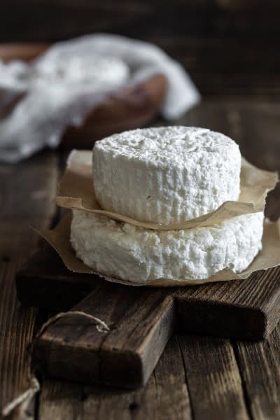 How to Make Homemade Ricotta Cheese: Tips and 3-Ingredient Recipe - 2020 - MasterClass Homemade Ricotta Cheese, Healthy High Protein Snacks, Homemade Ricotta, Lemon Ricotta Pancakes, Snacks Under 100 Calories, 100 Calorie Snacks, Best Food Photography, Ricotta Recipes, Healthy Eating Breakfast