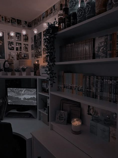 Room decoration Cute Dark Bedroom Ideas, Gray House Aesthetic, Dark Aesthetic Bedroom Ideas Korean, Grunge Bedroom Minimalist, Small Dark Bedroom Aesthetic, Dark Teenage Bedroom, Dark Asthetics Bedrooms, Room Inspo Dark Aesthetic, Dark Clean Room Aesthetic