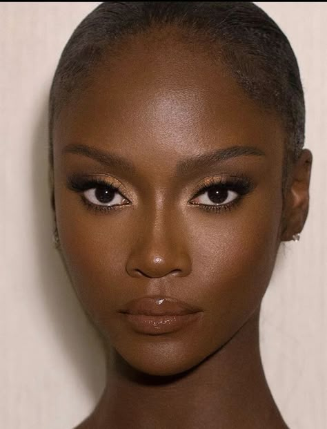 Dark Skin Natural Makeup Black Women, Airbrushed Makeup Look, Dominiquecore Aesthetic, Black Women Eye Makeup, Dark Skin Makeup Natural Simple, No Make Up Make Up Look Black Women, Natural Beat Makeup, Dark Brown Eyeshadow, Natural Makeup For Black Women