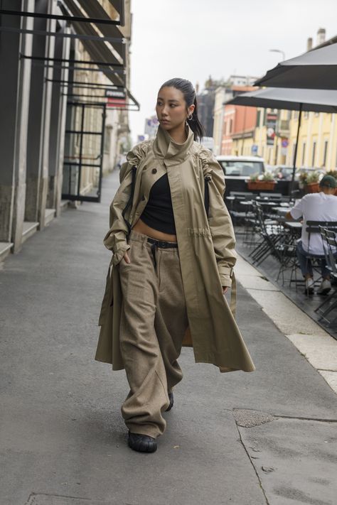 Street style at Milan Fashion Week ss24 season day 1 ( September 2023 ) 1 September, Girls Fashion, Milan Fashion, Milan Fashion Week, Milan, Girl Fashion, Fashion Week, Street Style