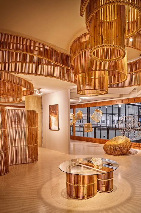 enter projects transforms bangkok exhibition space with sculptural rattan Rattan Ceiling Design, Bamboo Exhibition, Organic Ceiling Design, Museum Interior Design, Cultural Exhibition, Sheraton Waikiki, Home Yoga Room, Rattan Ceiling, Ceiling Feature